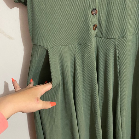 Torrid size 0 (12) NWT olive green dress w/pockets - Picture 4 of 4